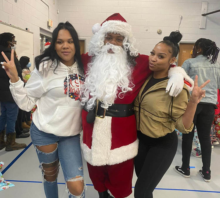 A Very Shaq Christmas – Shaq Mason Gives Out 50K to Baker Elementary School